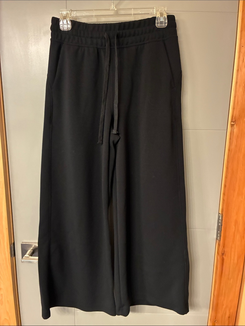 Women’s 2 piece Lounge Black Short-Sleeve Crewneck Top and pants medium - Picture 5 of 7